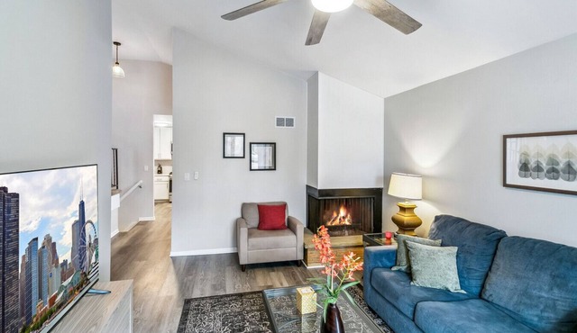 Spacious home near DT Libertyville w/Rec Room!