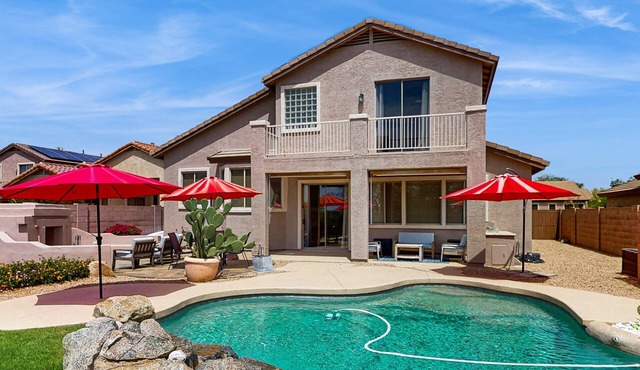 Spacious home on the golf course with private pool, BBQ grill, remote workspaces