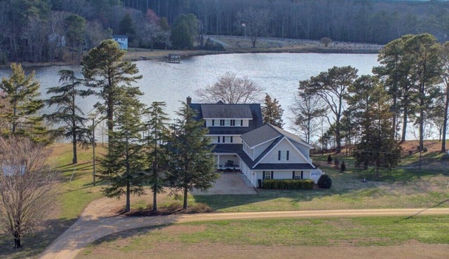 Spacious home on the waterfront with kayaks, SUP's and fishing and more!