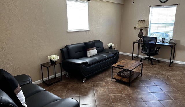 Spacious home/outdoor area minutes from Amazon Center, LSU, SU, downtown & mall