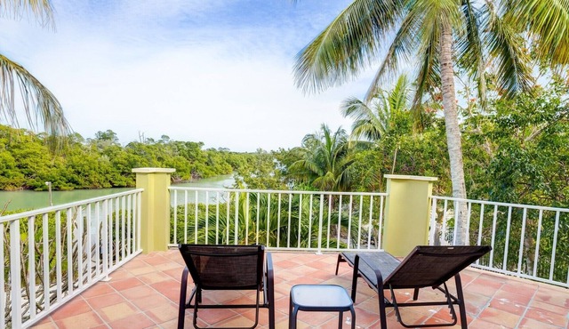 Spacious home perfect for a large family and friends- Sleeps 6