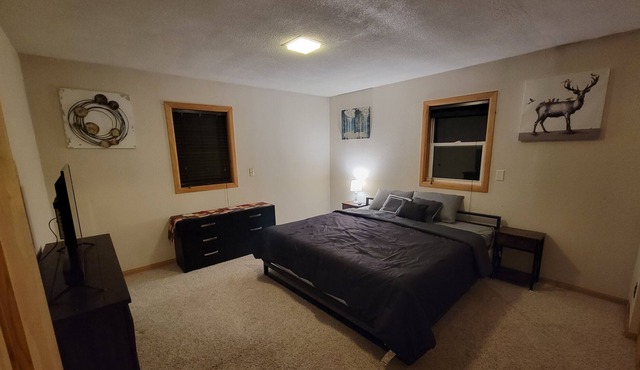 Spacious Home Retreat with acres to explore!