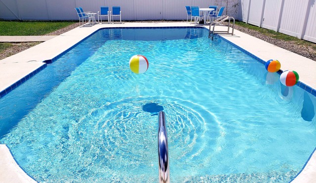 Spacious Home, Secluded Saltwater Pool, Central Location.