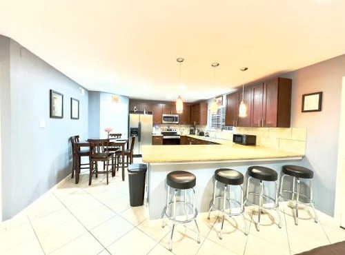 Spacious Home Sleeps 12 World Cup Ready