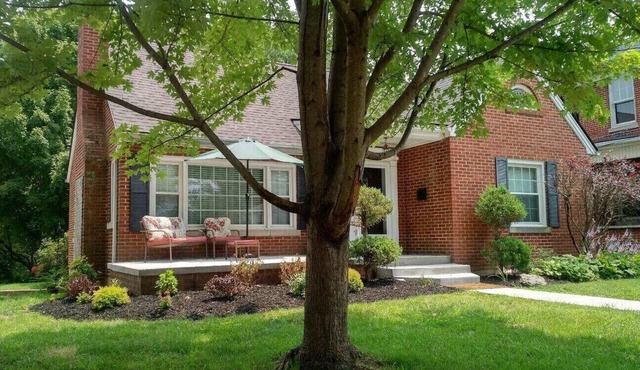 Spacious Home - Sleeps 8 Fire-pit 1 Block to EKU & Downtown, 2 Miles to I-75