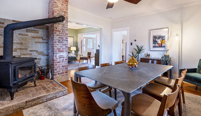 Spacious home steps from Main St and Shenandoah NP with firepit & large backyard