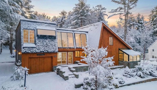 Spacious Home: Tennis Court + Firepit | Sleeps 19