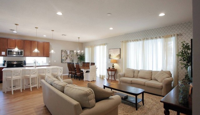 Spacious Home - Veranda Palms w/Heated Pool & BBQ