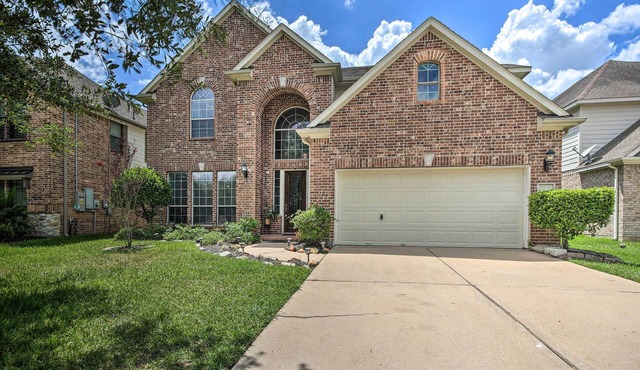 Spacious Home w/Backyard ~ 25 Mi to Houston!