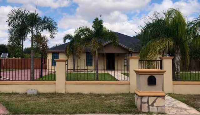 Spacious Home w/backyard retreat. Enjoy your stay with all the amenities incl.