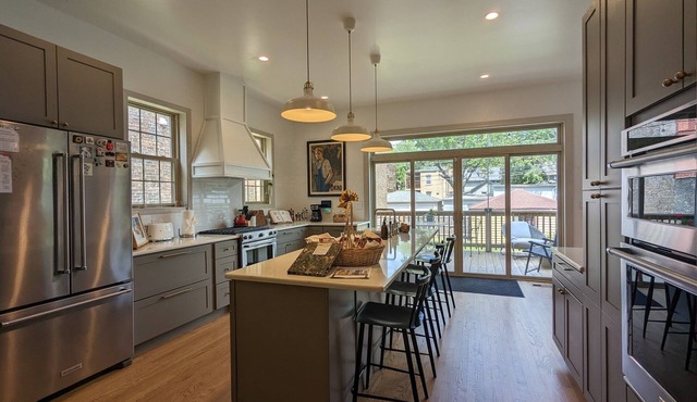 Spacious home w Chef’s Kitchen, Natural Light, Open Floor Plan, Ideal for Groups