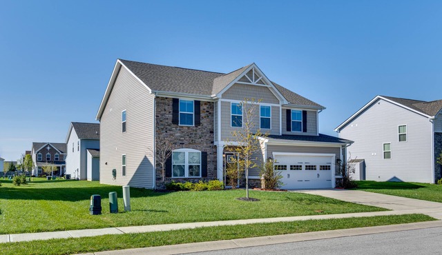 Spacious Home w/Fireplace - Near Golf!