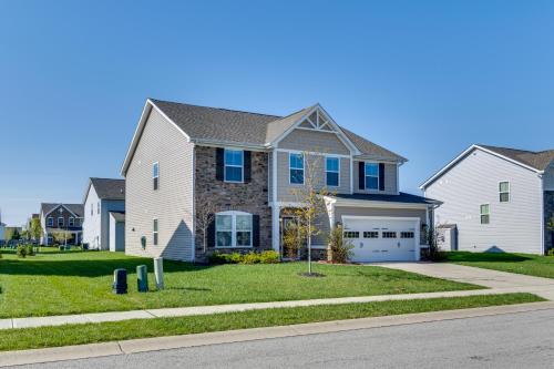 Spacious Home w/Fireplace - Near Golf!