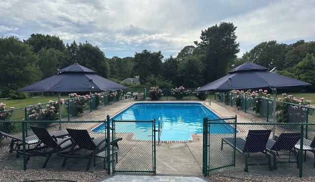 Spacious home w/Heated Pool - Perfect for multiple families