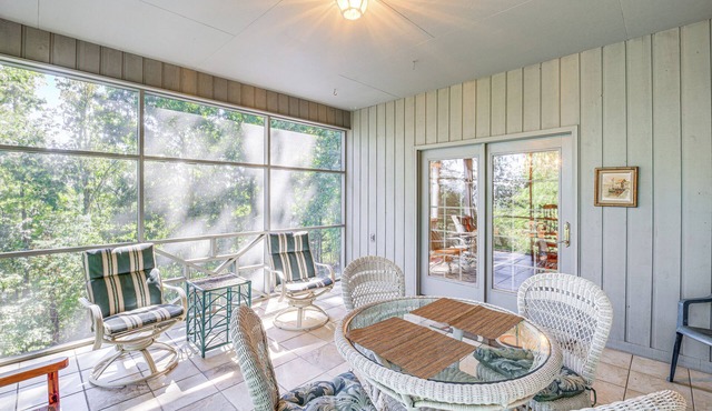Spacious Home w/Hiking Trail Access in Bristol!