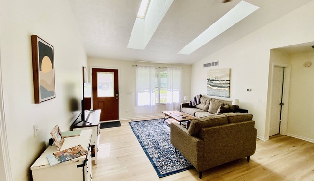 Spacious Home w/King Bed close to Beaches, Lake Macatawa, Holland, & Saugatuck