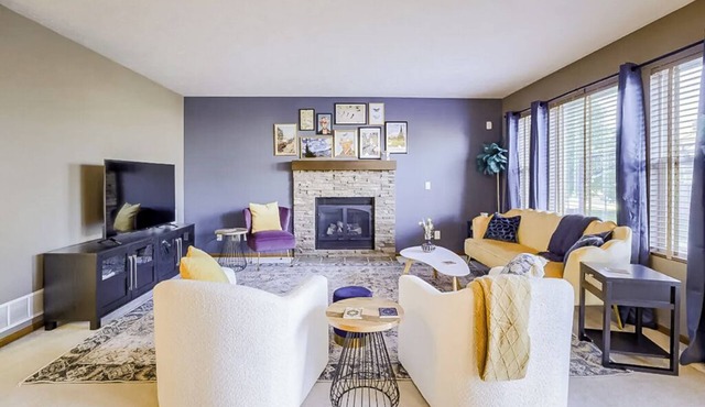 Spacious home w/Playground: Patio, BBQ, WiFi in charming Omaha