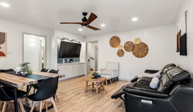 Spacious home w/pool & game room