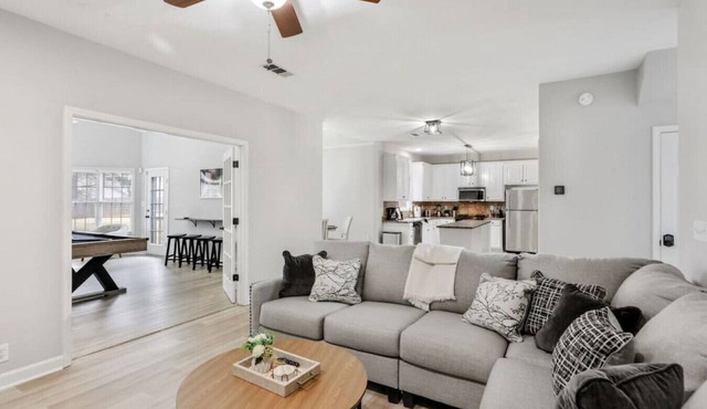 Spacious Home w/Pool Table Near ATL & The Battery