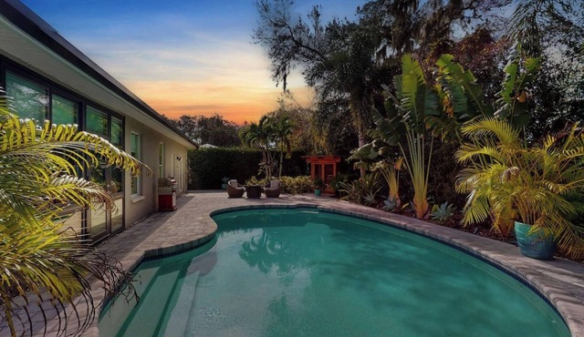 Spacious home w/pool & sauna