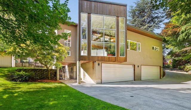 Spacious home w/private pool & hot tub, game room - amazing location