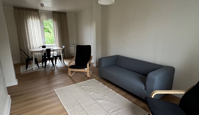 Spacious Home · Walk to Center · Sleeps up to 9