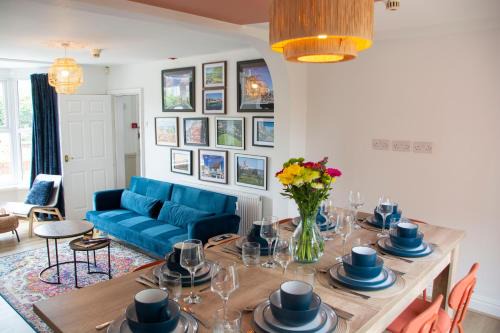 Spacious Home, Walk to City Centre & Free Parking