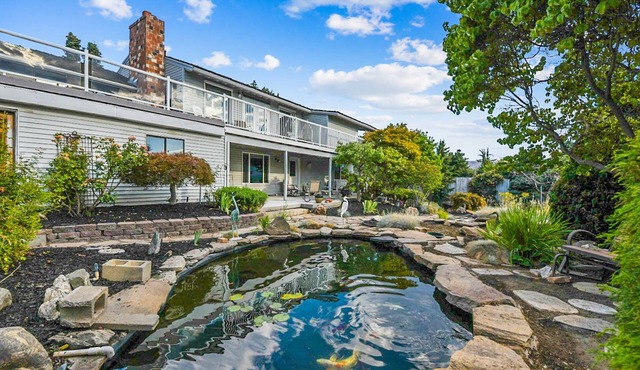 Spacious Home with Gorgeous Views (pet friendly) Wenatchee Valley