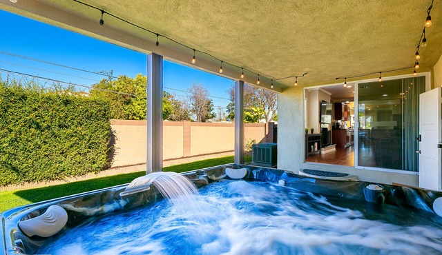 Spacious home with a private hot tub & enclosed yard - just minutes from Disney