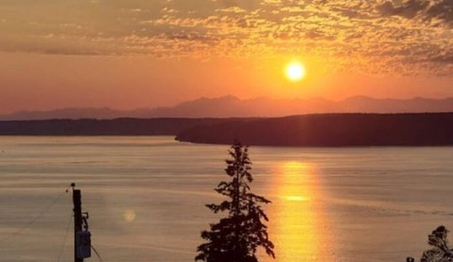 Spacious Home with Amazing Views - 2 min drive to Beach/Water Access