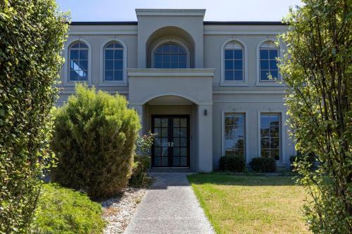 Spacious Home with Ensuites