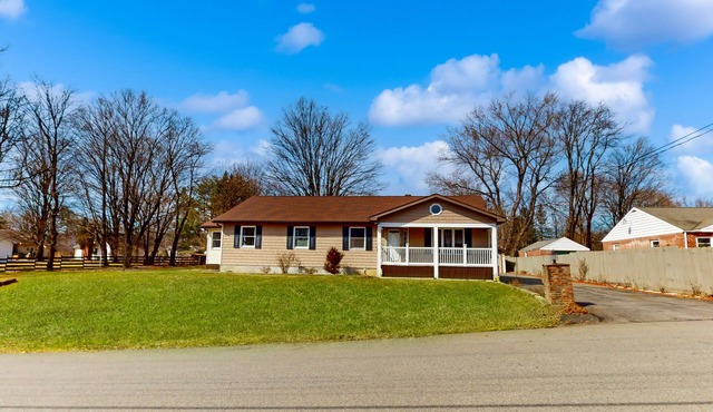 Spacious home with enormous yard & firepit - near trails, village center