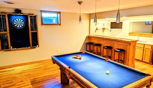 Spacious home with game room - Close to everything!