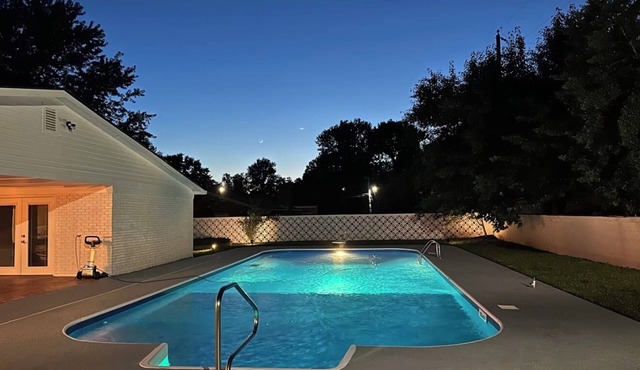 Spacious Home with Heated Swimming Pool + Hot Tub + Event Room + Large Kitchen