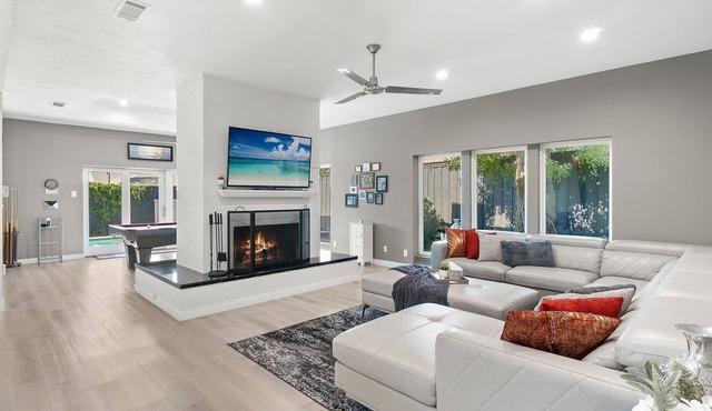 Spacious Home with Heated Pool & Billiard sleep 18