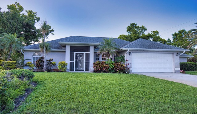 Spacious home with heated pool in South Venice. 8 min to the beach!