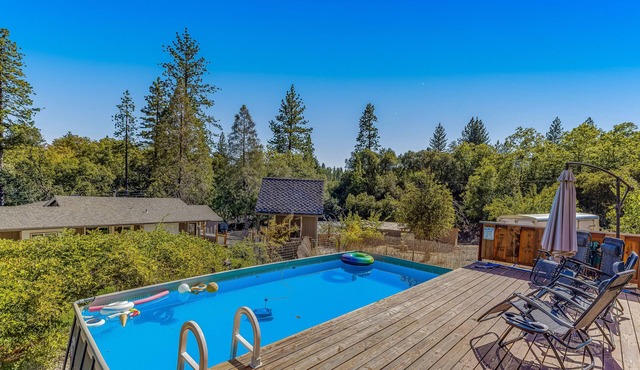 Spacious home with indoor & outdoor kitchens, a private pool, and free WiFi