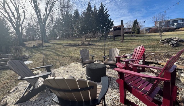 Spacious Home with Mountain Views - only 1.7 Miles from Campus