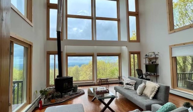 Spacious home with Mountain and Sunset Views