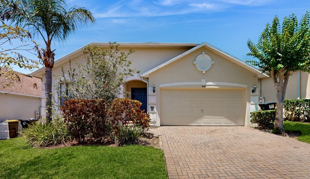 Spacious home with private pool, pool table and air hockey