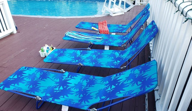 Spacious Home with private pool, Balcony, Fire Pit, in waterfront Community