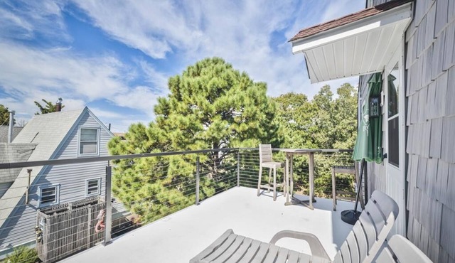 Spacious Home with Pool Near Townbank Beach