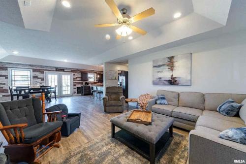 Spacious Home with Pool book your stay!