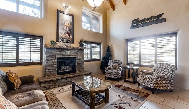 Spacious home with pool, hot tub, & firepit - close to Zion National Park