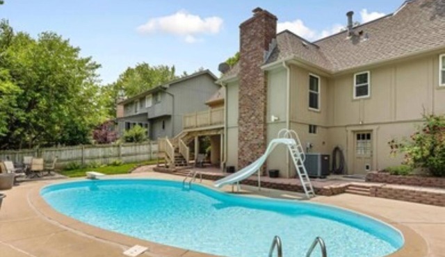 Spacious Home with Pool Hot Tub and Arcade Games . Great Quiet and Safe Location