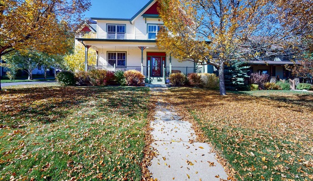 Spacious home with pool table, ping-pong, fireplace, deck, grill, & W/D