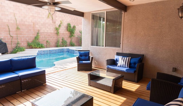 Spacious Home with privatePool & covered partio, chef's kitchen, 10min to dwtn