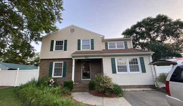 Spacious home with private pool & game room. Sleeps 15. Close to Ocean City.