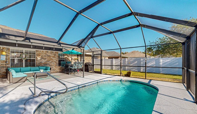 Spacious home with saltwater pool, gas grill, patio, & washer/dryer