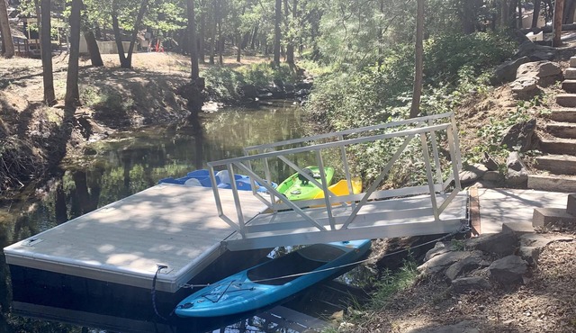 Spacious home with seasonal lake access. Pet friendly!